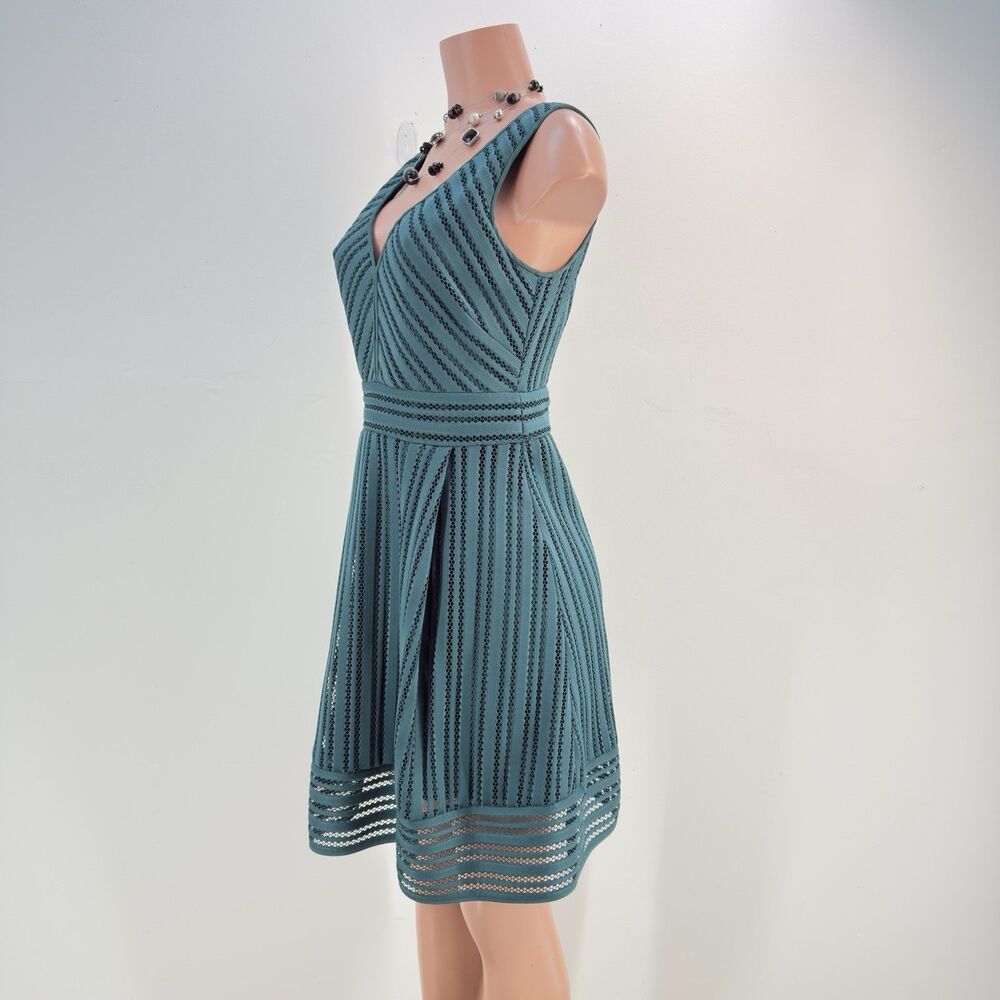 NEW ! J.CREW Striped Eyelet Dress Sz 6 - Picture 7 of 17